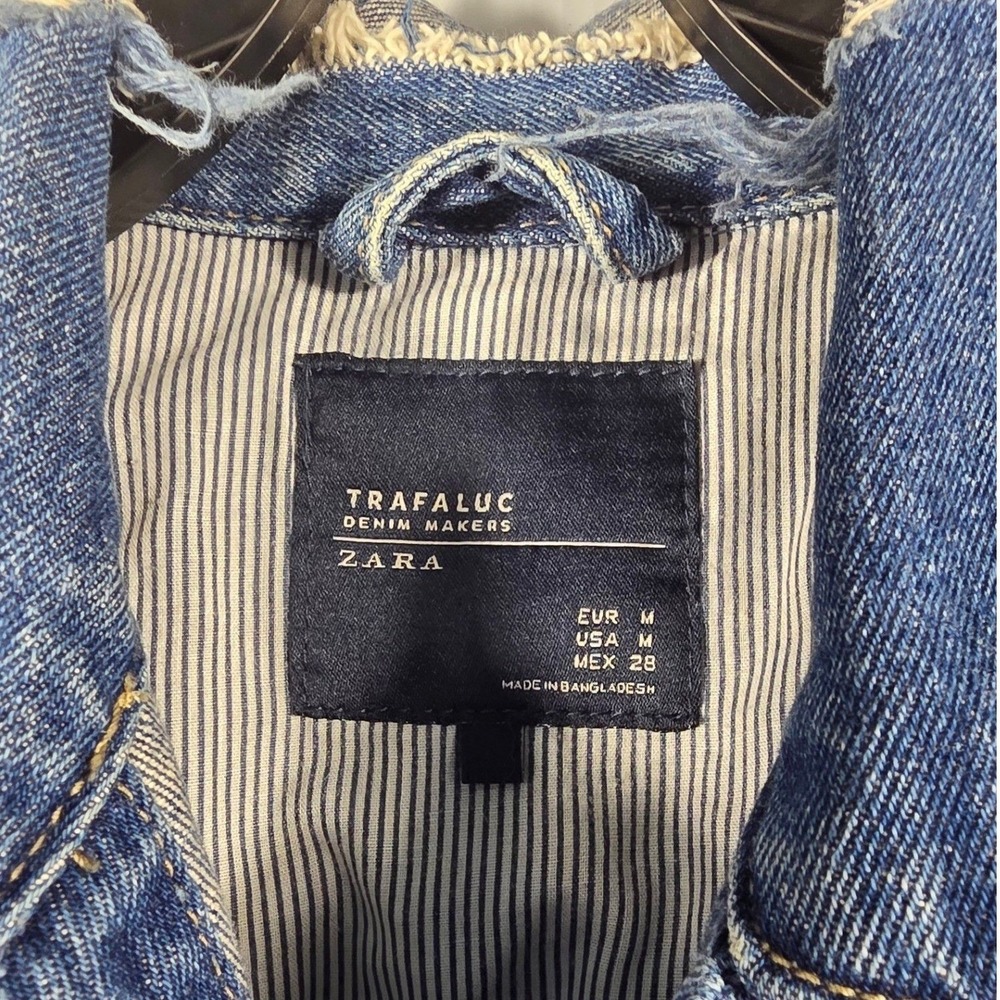Zara Trafaluc Distressed Denim Jacket Medium Blue Raw Hem Trucker Womens Size M - Picture 6 of 8